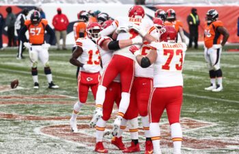 Chad Henne Rushes for First Touchdown in Eight Years in Chiefs Win