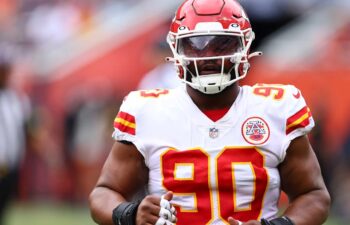 Chiefs Promote DT Taylor Stallworth, Sign RB Wayne Gallman to Practice Squad