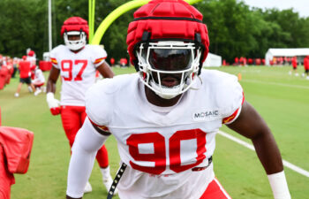 Chiefs DE Charles Omenihu Out with Calf Spasm, DT Tershawn Wharton Returns to Action