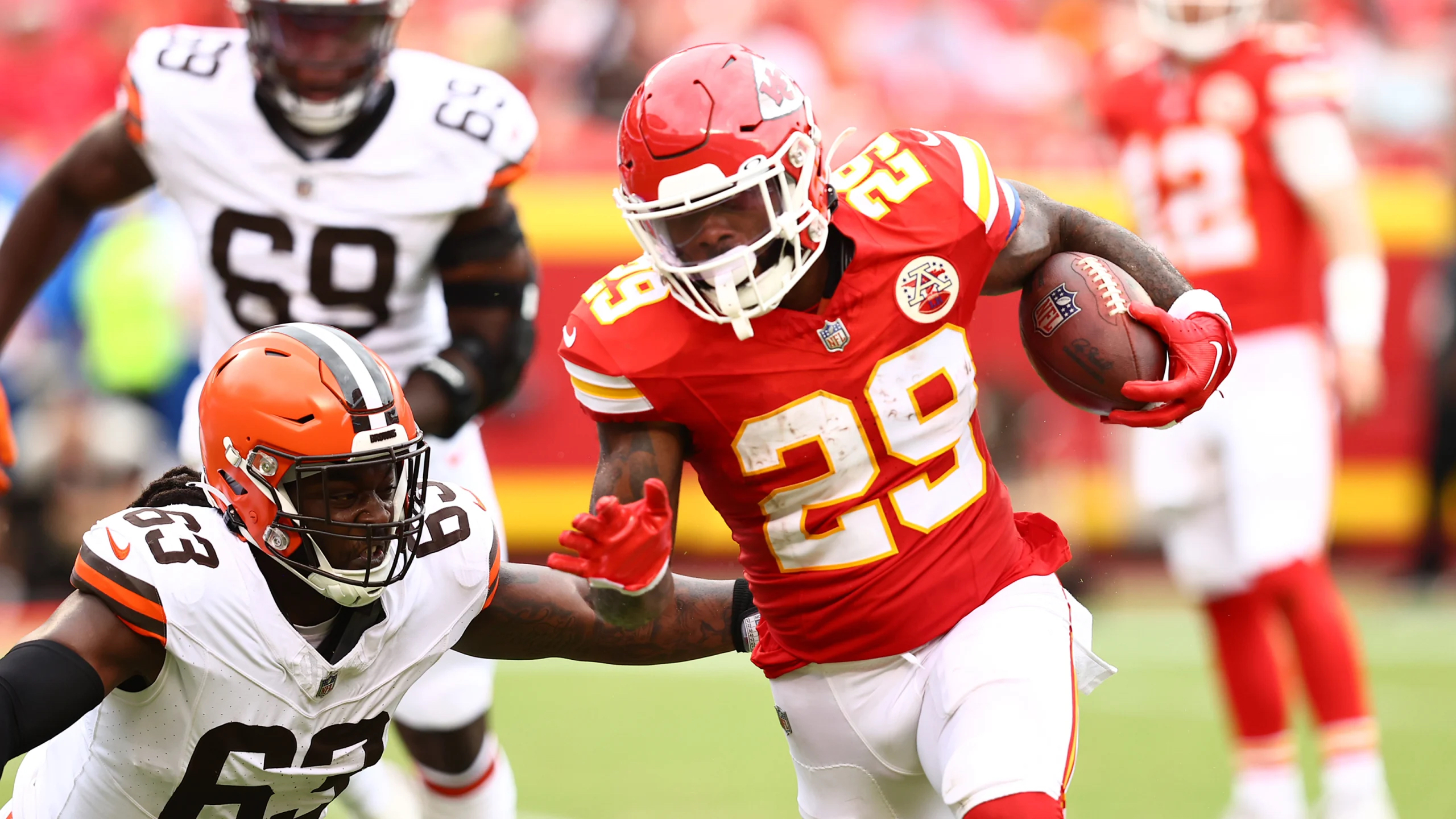 Inside Leo Chenal's Emergence as Key Pass-Rushing Threat for the Chiefs -  Chiefs Digest