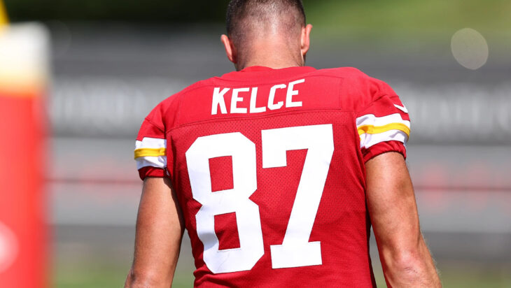 Travis Kelce hyperextends knee, status uncertain for Thursday night