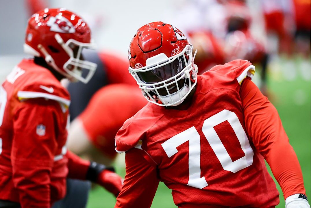 D J Humphries Will Start At Left Tackle For Chiefs Vs Chargers On