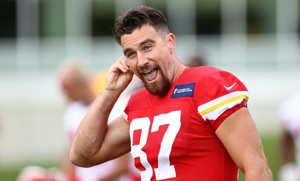 Travis Kelce 2025 Yards Saba Willyt