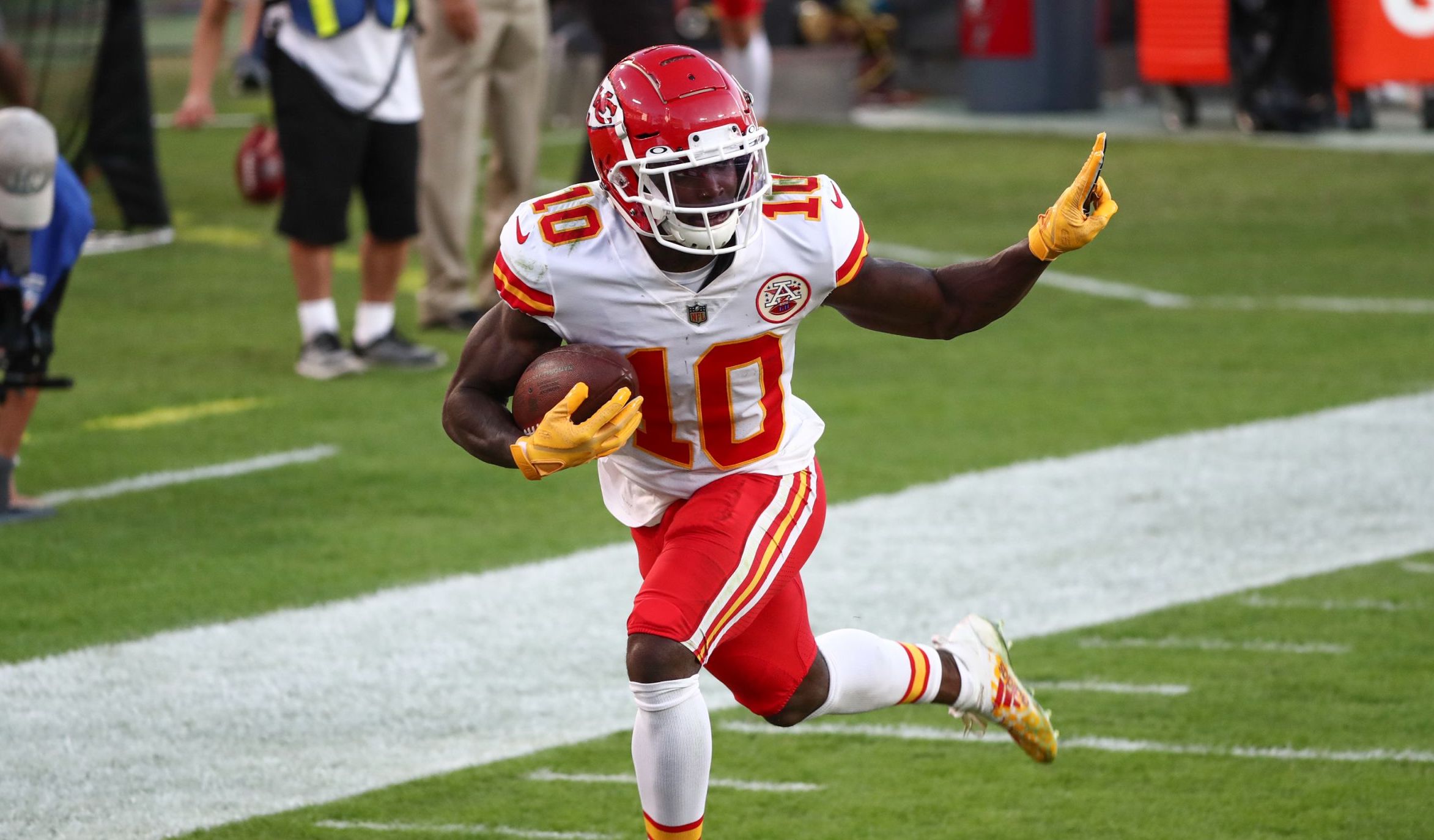 Notebook: Tyreek Hill Explodes for 269 Yards, Three Scores in Chiefs 27-24 Win Over Bucs
