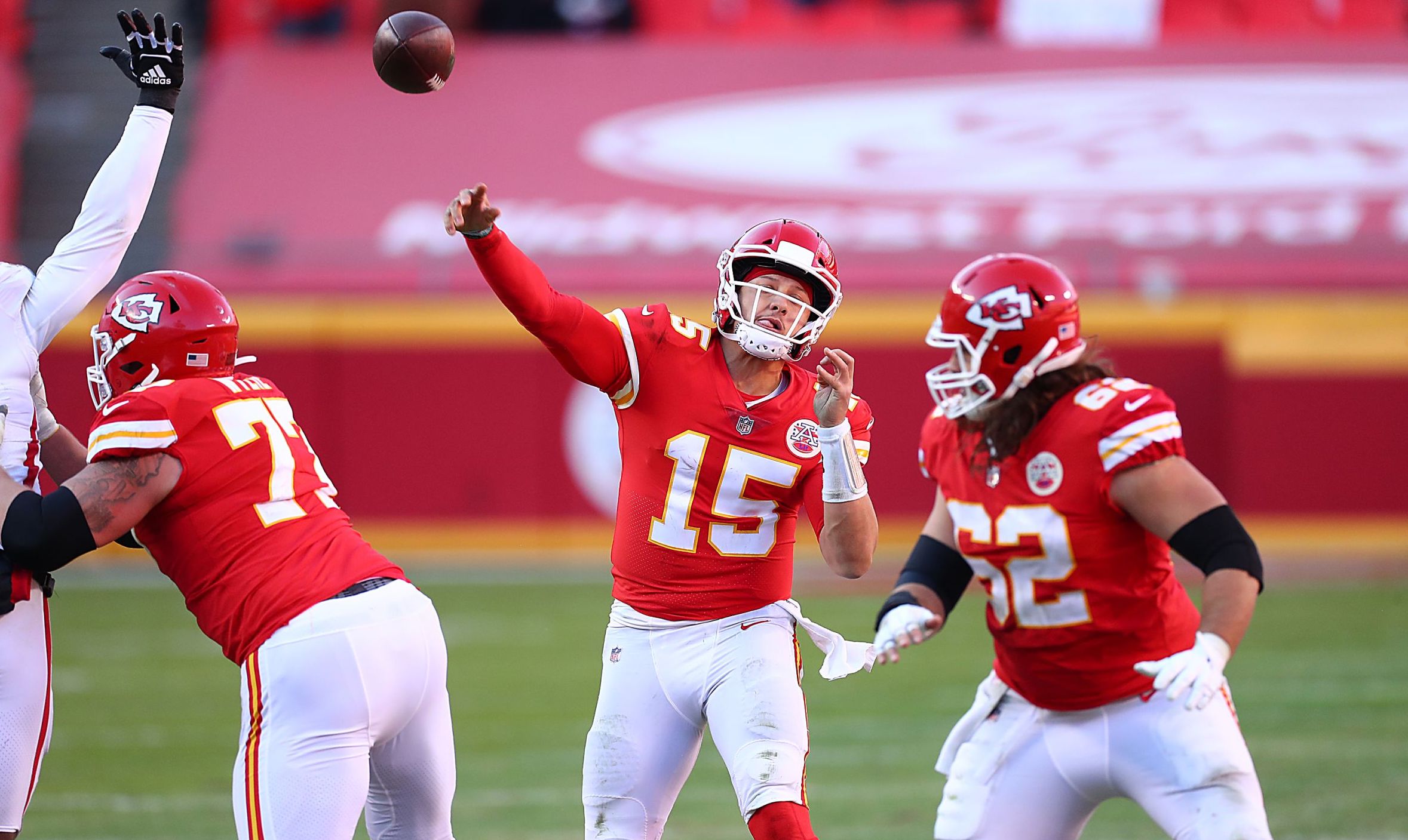 Notebook: Chiefs Escape with 17-14 Win Over Falcons Despite Lackluster Offensive Output