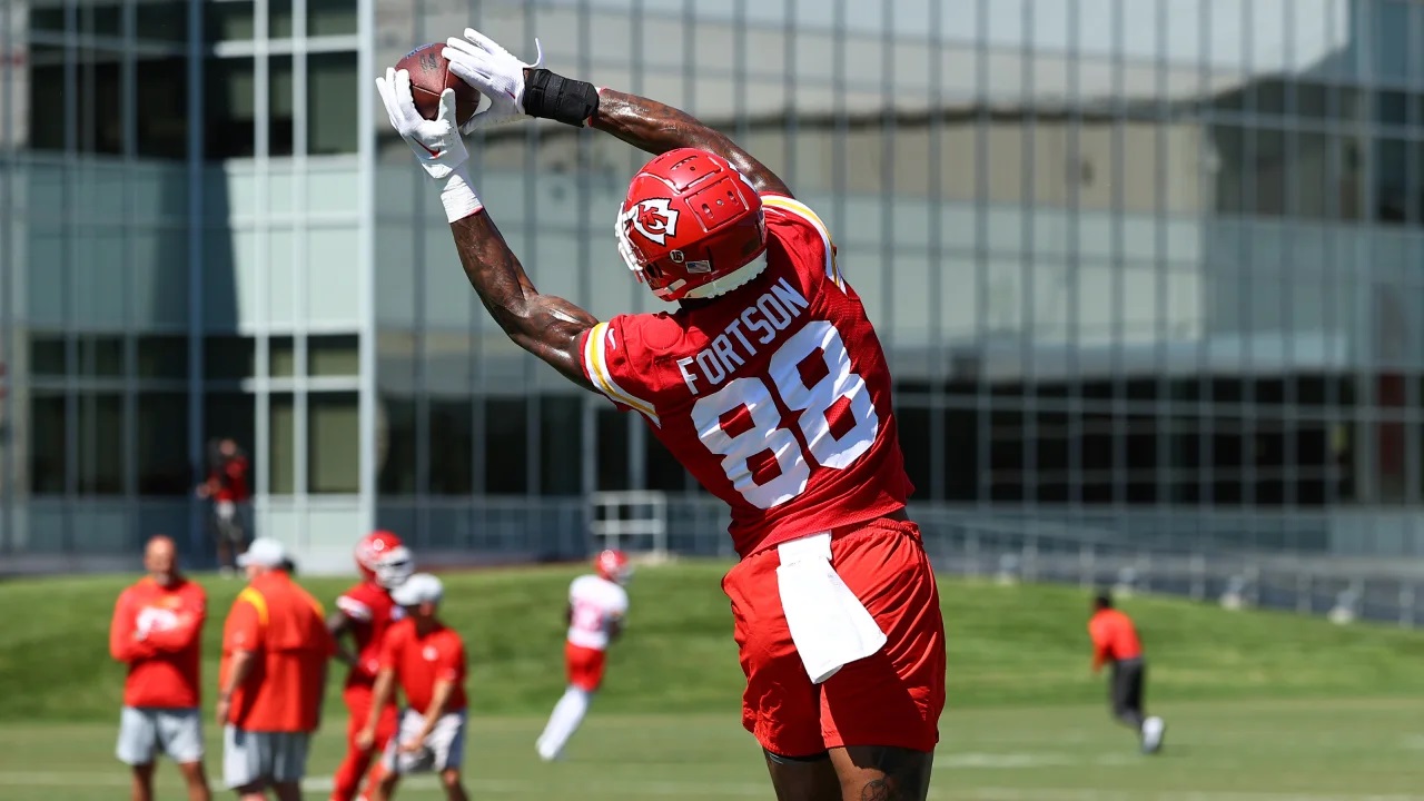 Chiefs TE Jody Fortson Undergoes Surgery for Dislocated Shoulder