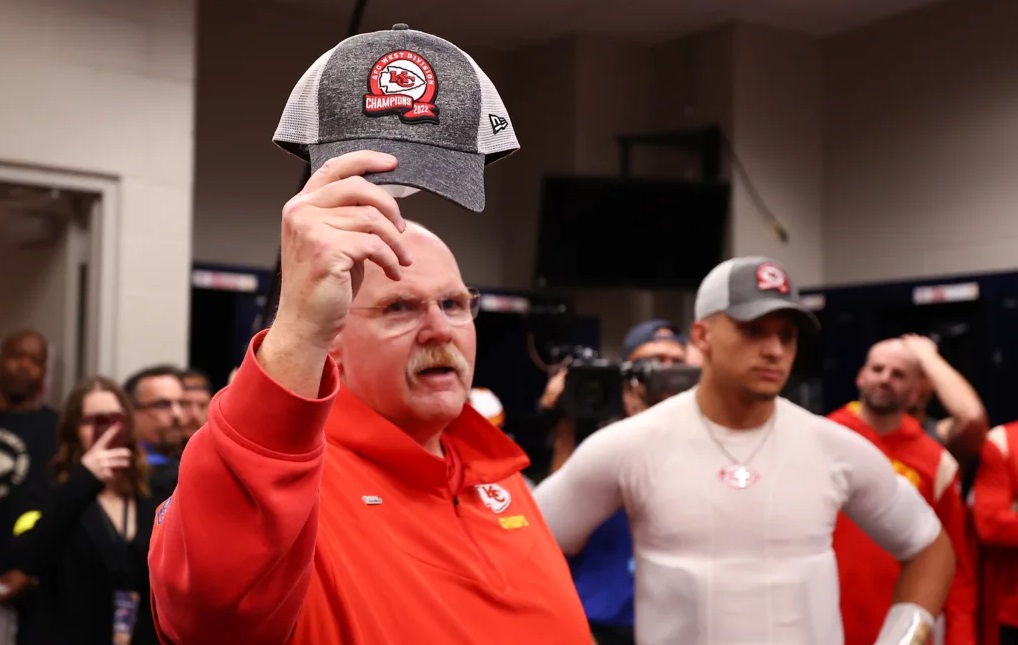 Chiefs Escape Houston in Overtime, Clinch AFC West Title No. 7 in a Row