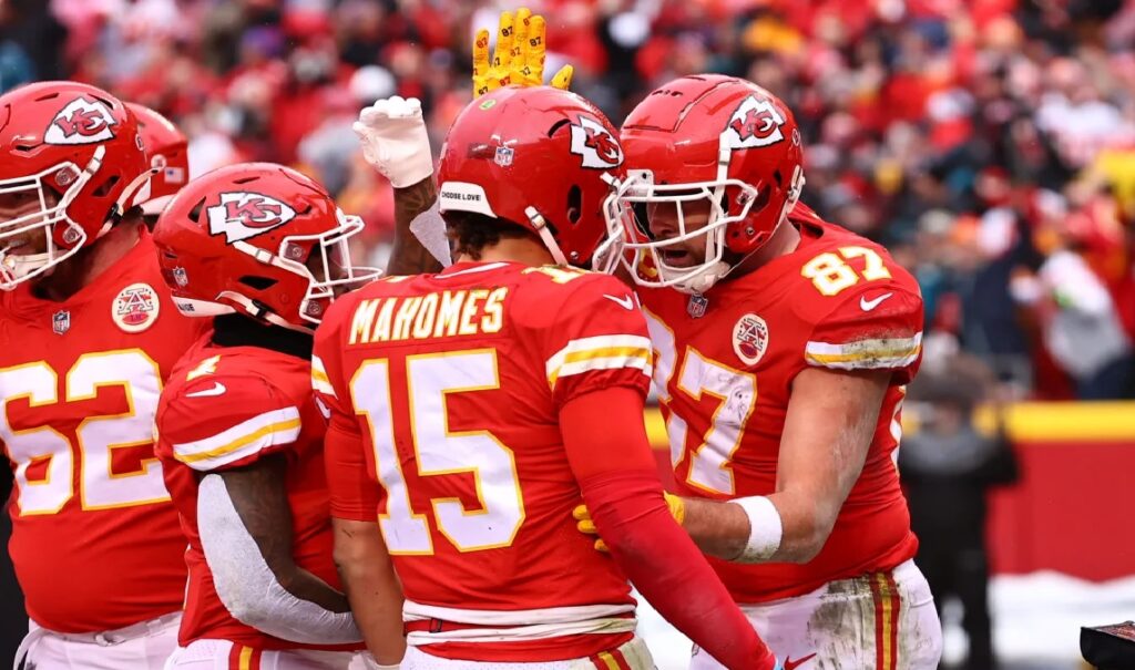 Patrick Mahomes, Chris Jones Lead Six Chiefs on PFWA All-NFL, All-AFC ...