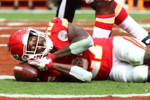 Kareem Hunt Visiting Kansas City Tuesday, Chiefs Waive TE Peyton Hendershot