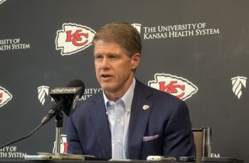 Chiefs’ Clark Hunt May Support Modified Proposal Targeting the “Tush Push”