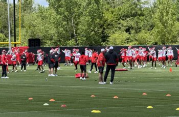 Minicamp Notebook: LT Josh Simmons Limited in First Workout for Chiefs’ Rookies