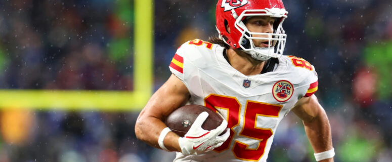 Robert Tonyan, Clyde Edwards-Helaire Headline Chiefs’ Initial Practice Squad