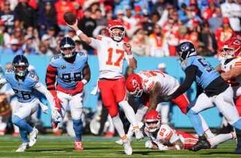 Chiefs QB Gardner Minshew Suffers Suspected Torn ACL in 26-9 Loss to Titans