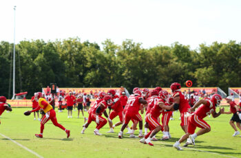 LT Josh Simmons, WR Tyquan Thornton Join Growing Injury Report at Chiefs’ Training Camp